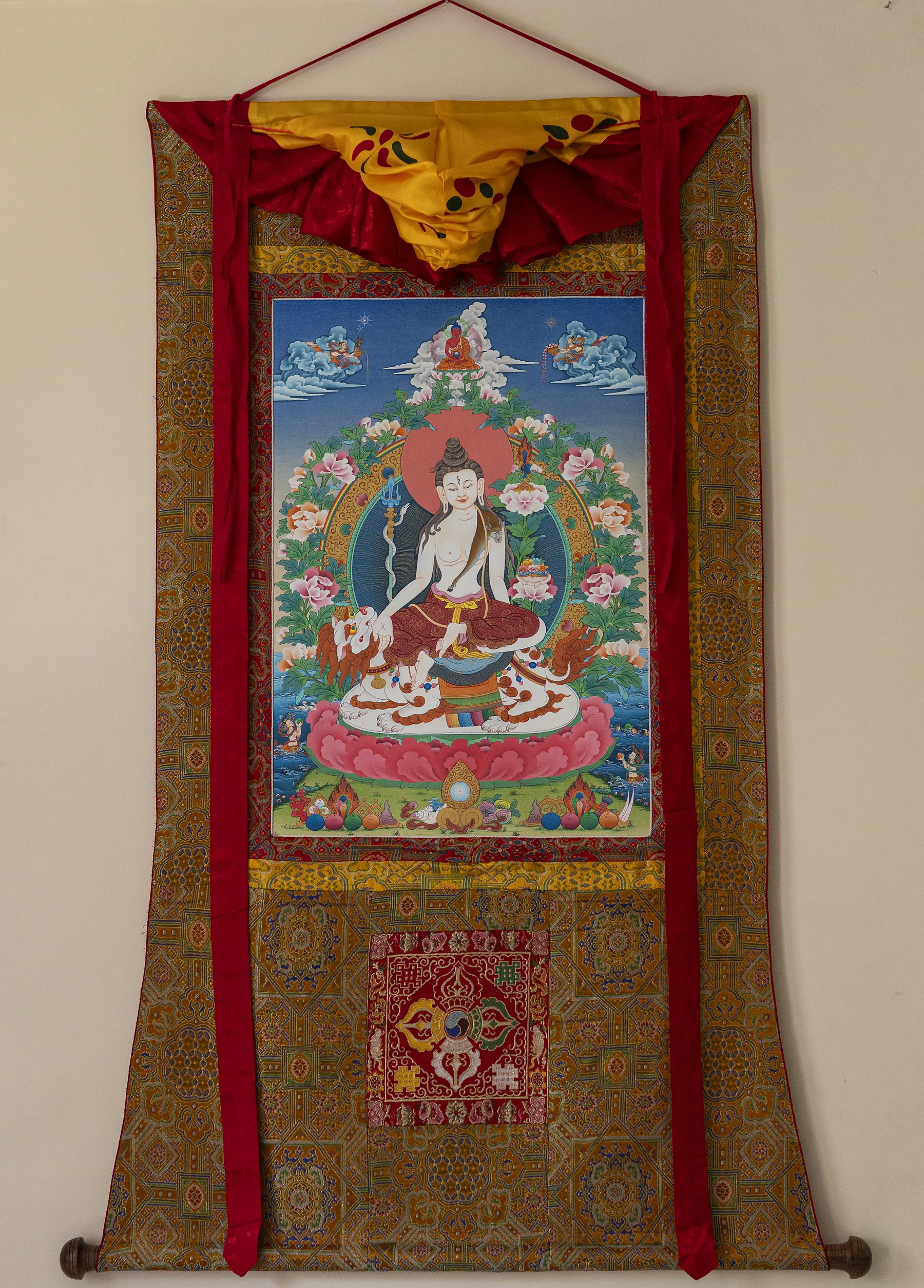 Lion’s Roar Avalokiteśvara thangka with full brocade mount